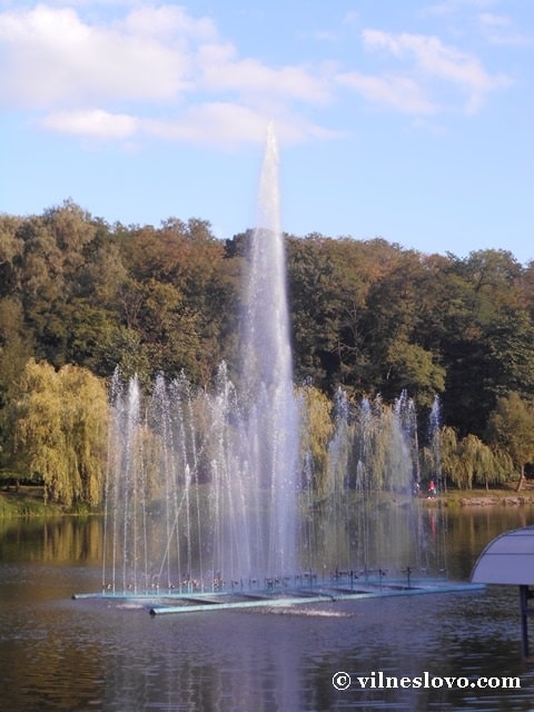 Плавучий фонтан