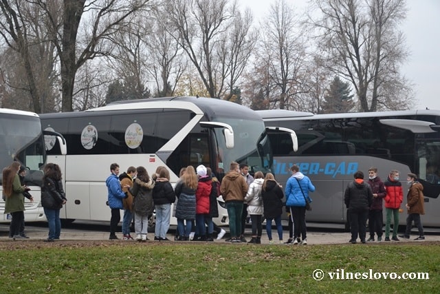 Туристы прибыли в Освенцим