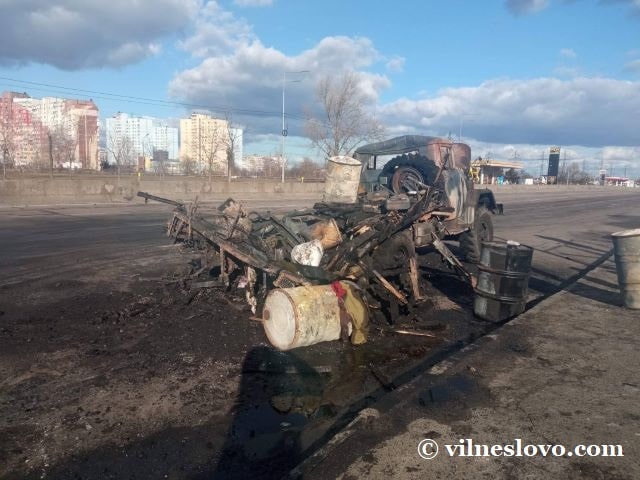 Спалена російська вантажівка