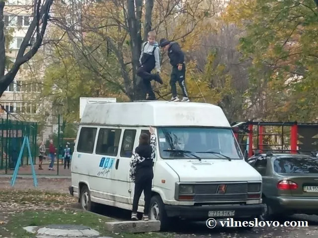 Мікроавтобус